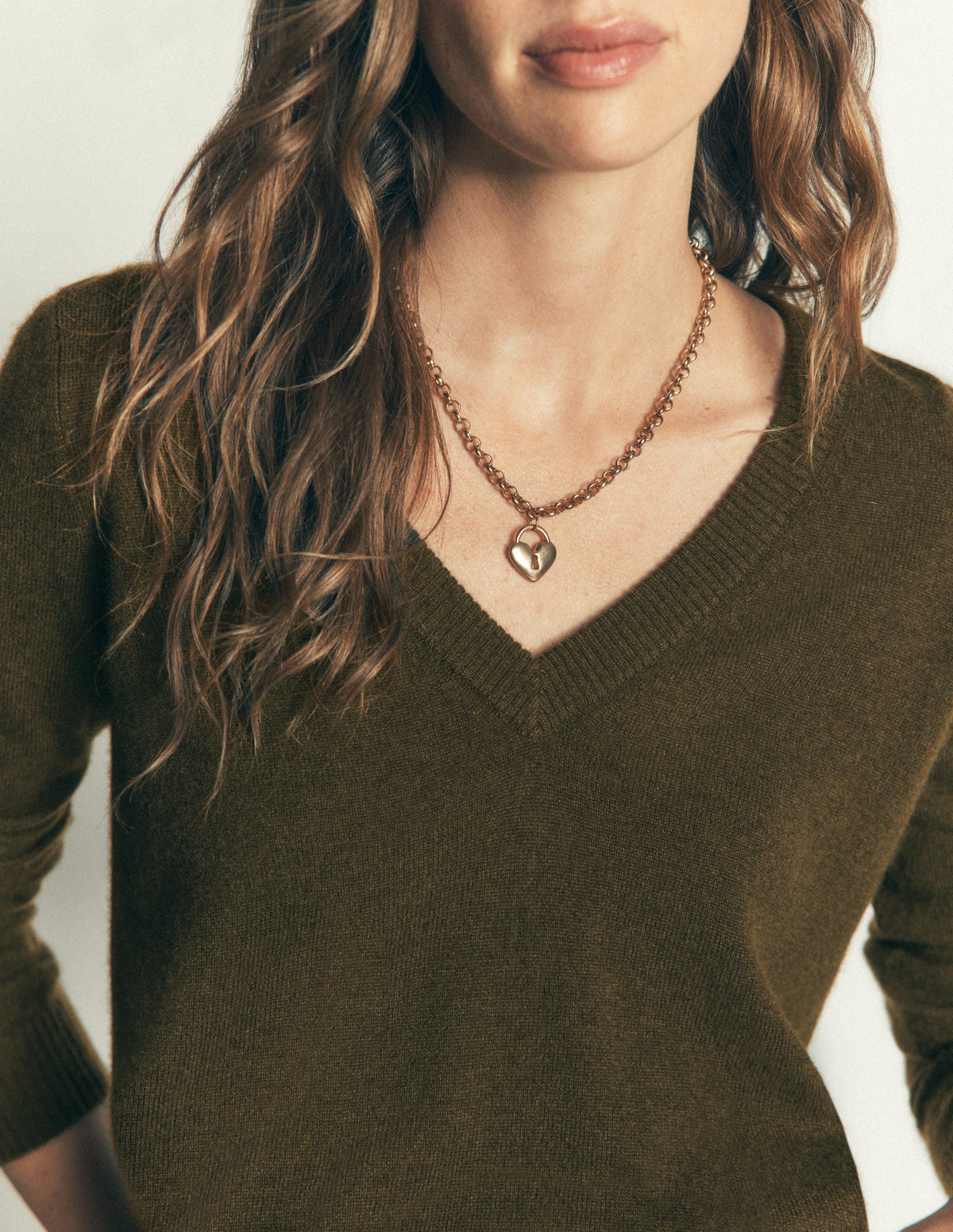 Elsie Cashmere V Neck Jumper-Hunter Green - Image 2